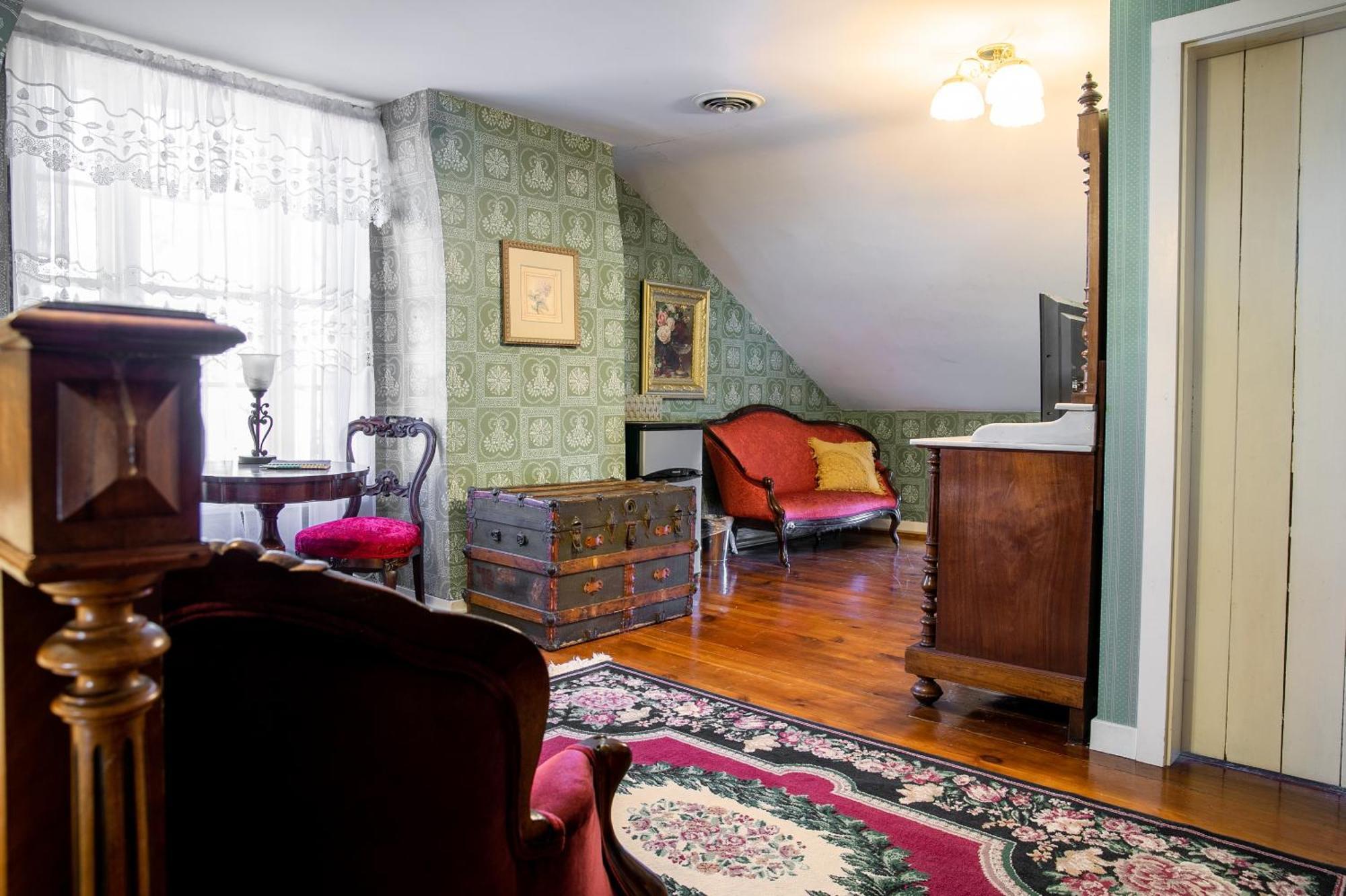 The Emig Mansion Bed & Breakfast York Room photo