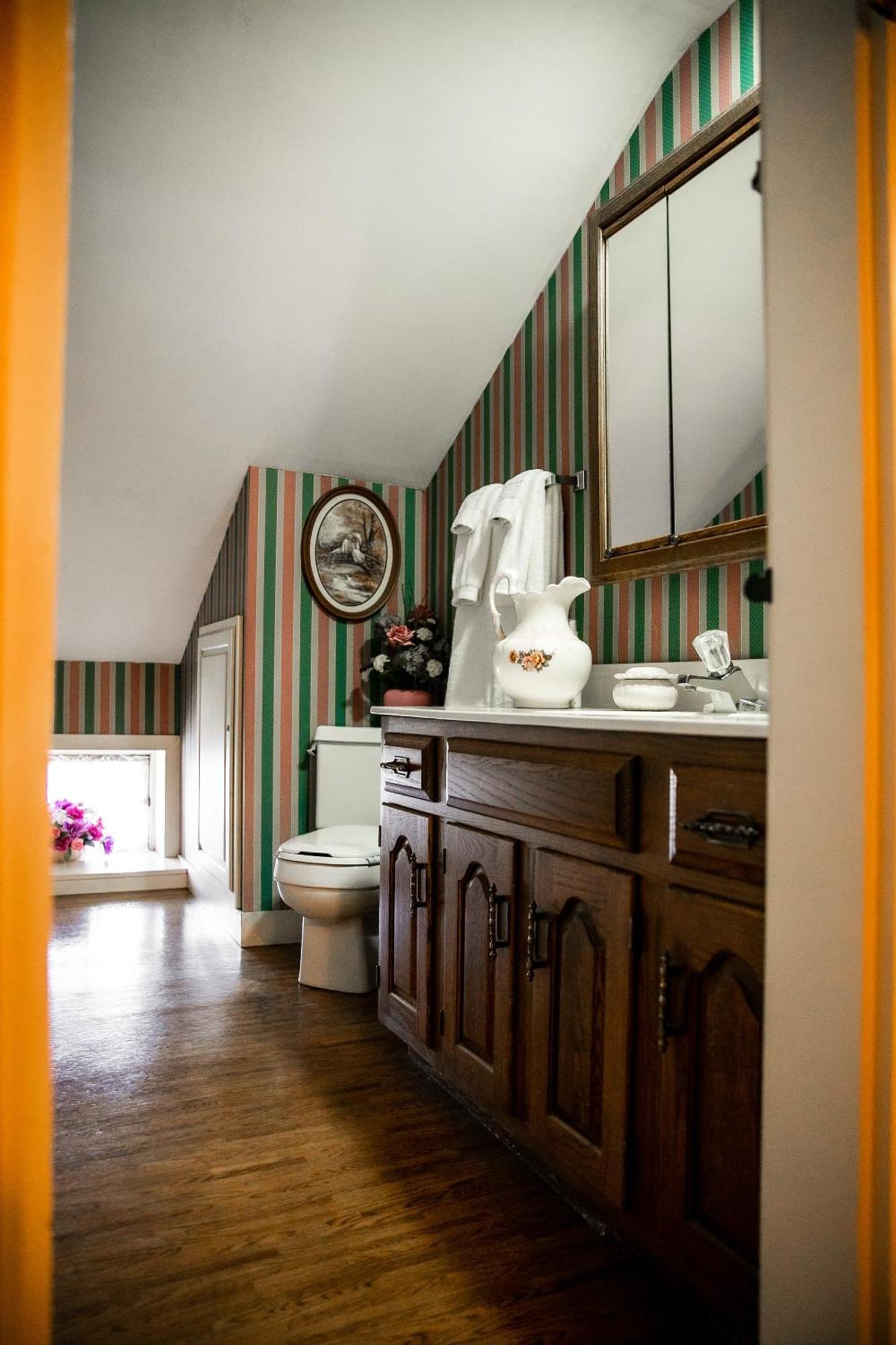The Emig Mansion Bed & Breakfast York Room photo