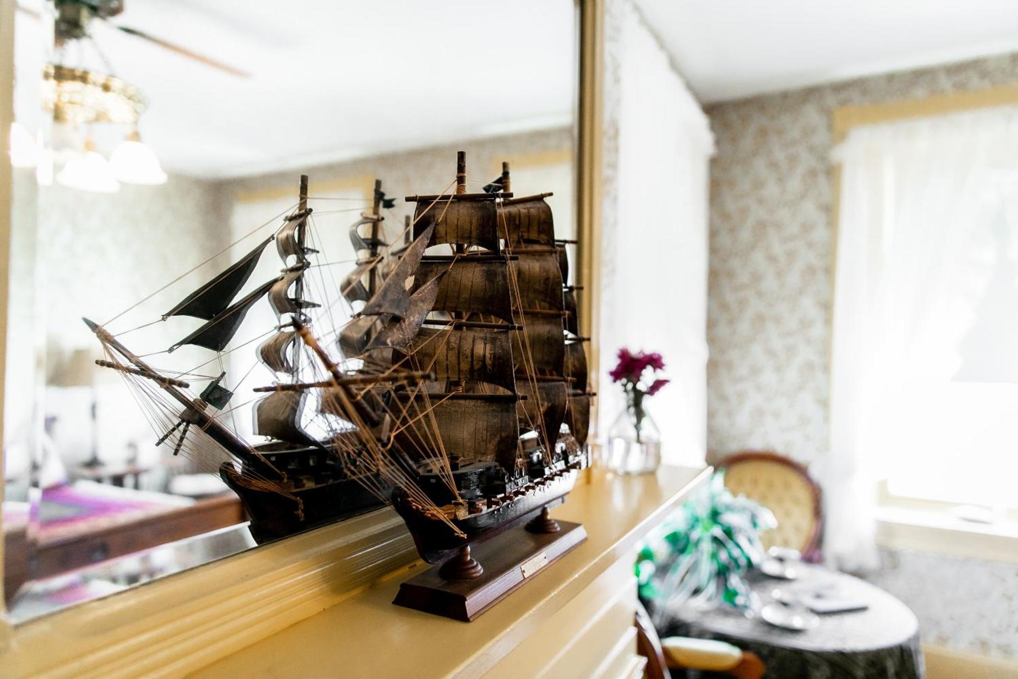 The Emig Mansion Bed & Breakfast York Room photo