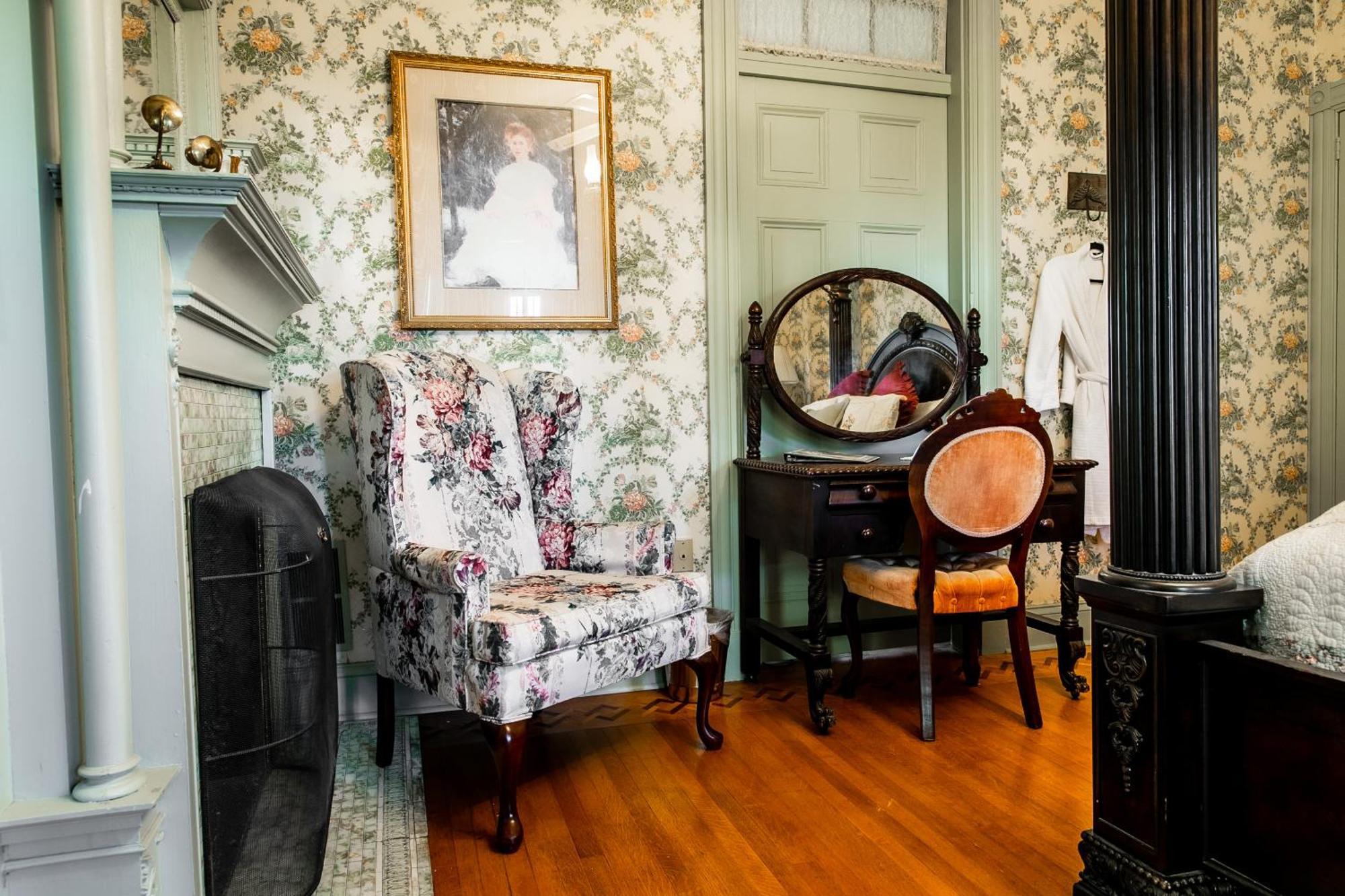 The Emig Mansion Bed & Breakfast York Room photo