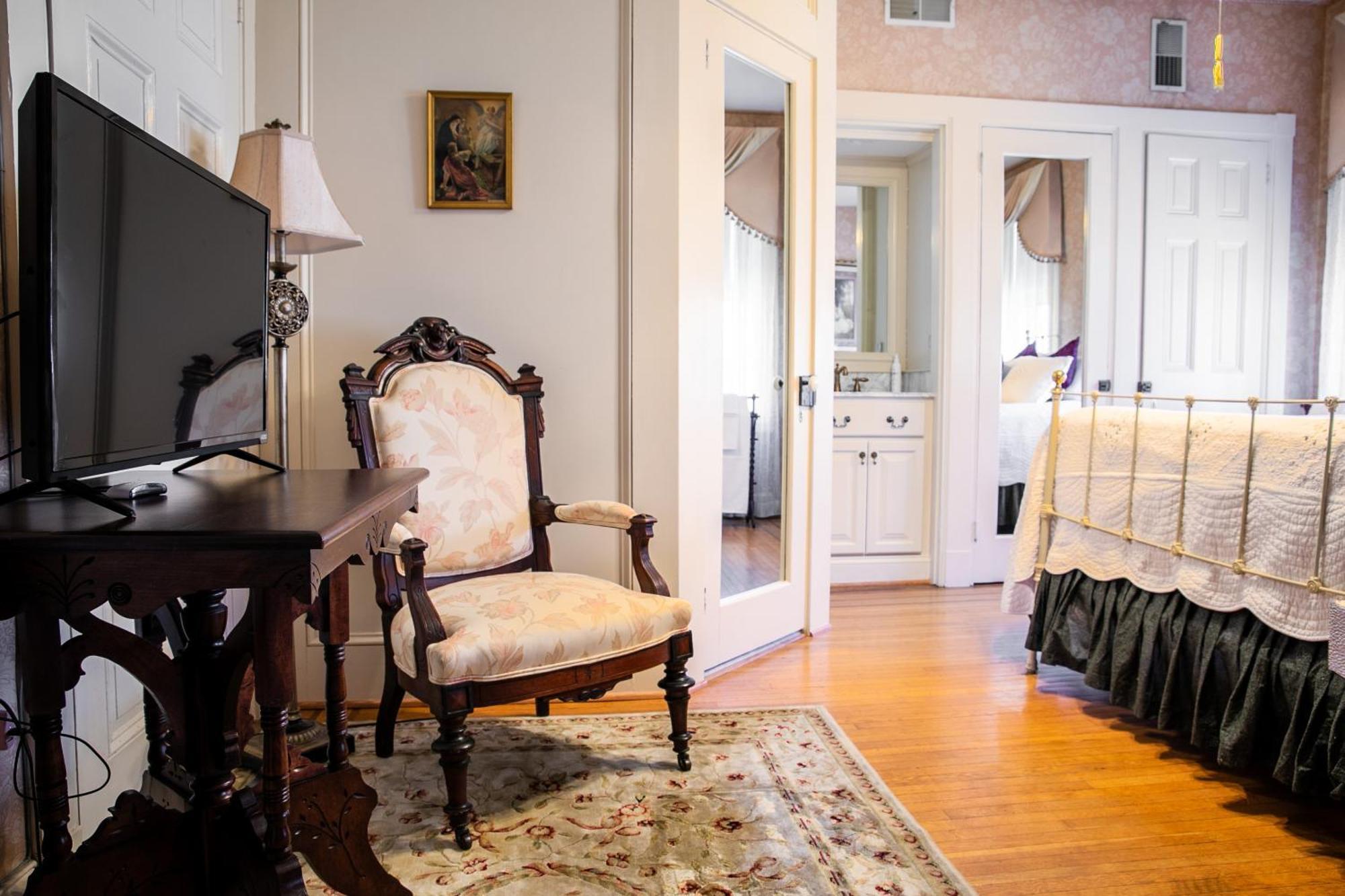 The Emig Mansion Bed & Breakfast York Room photo