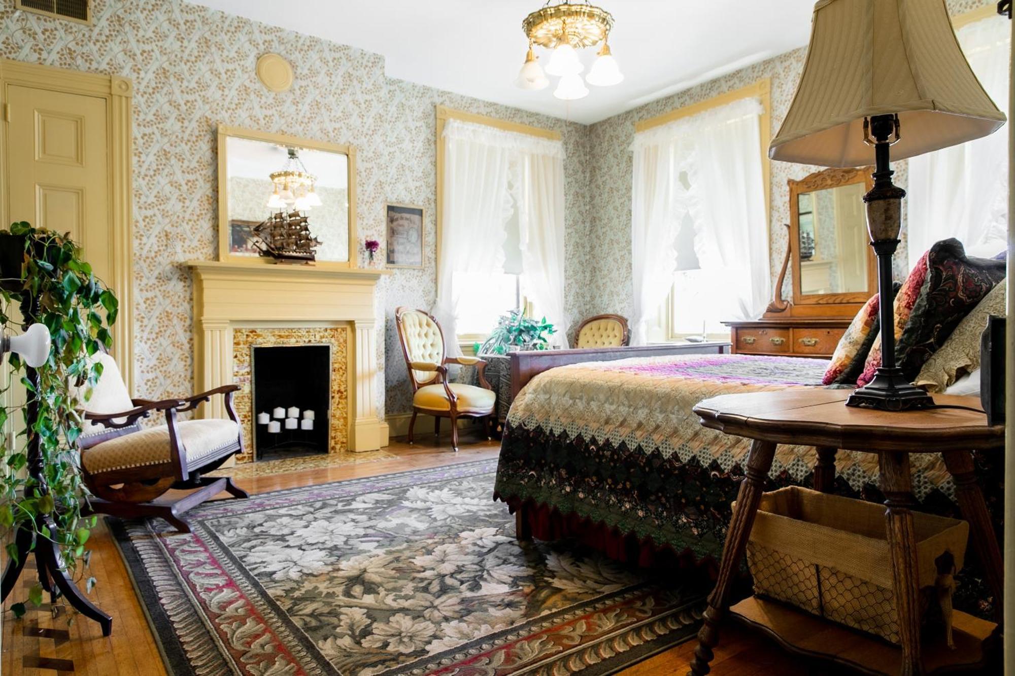 The Emig Mansion Bed & Breakfast York Room photo