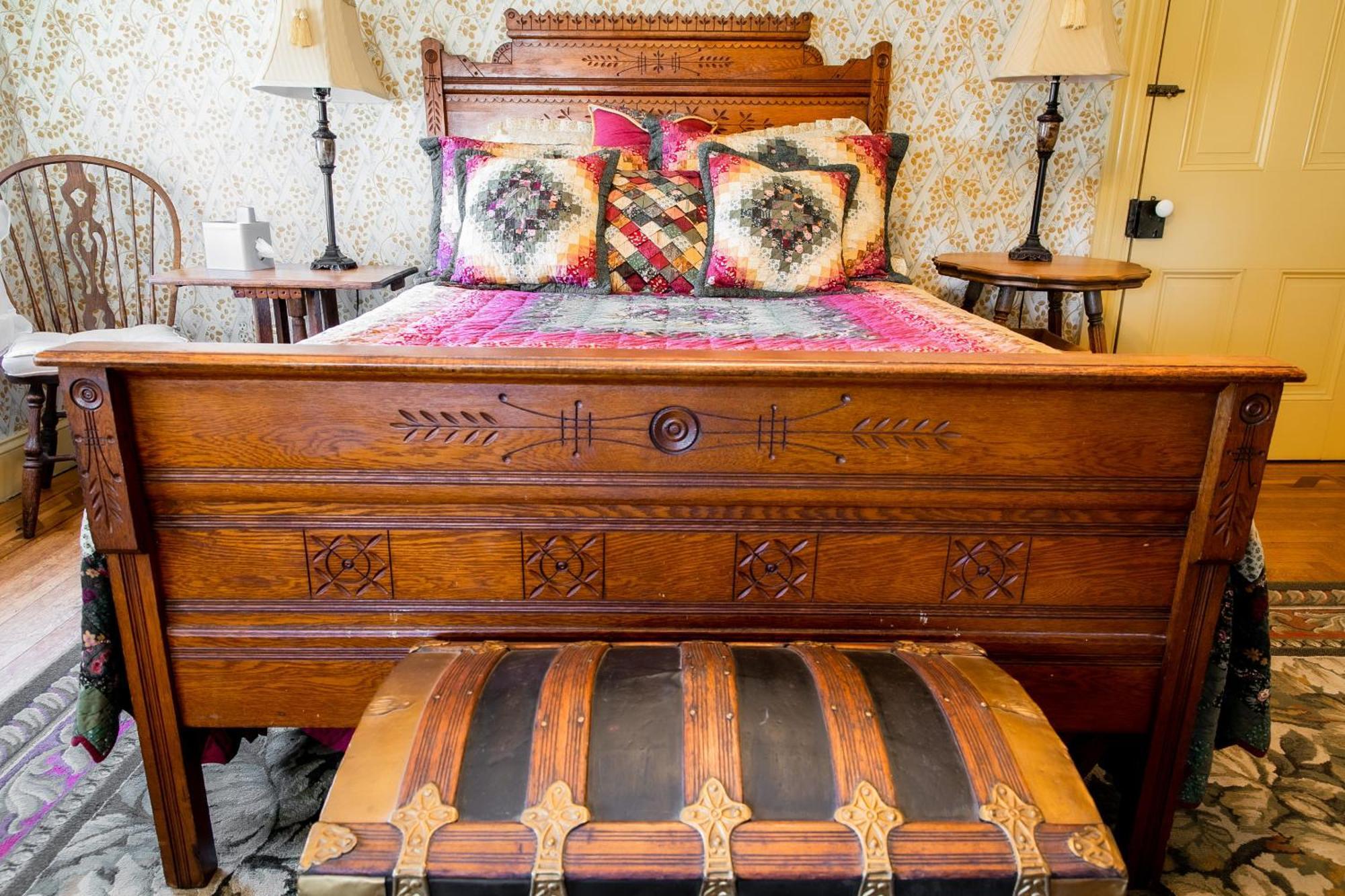 The Emig Mansion Bed & Breakfast York Room photo